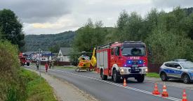 Zawoja - autobus wpadł do rowu. Na miejsce wezwano śmigłowiec LPR.