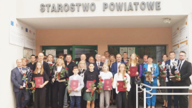 Nagrodzono uczniów i wyróżniono szkoły z powiatu suskiego.